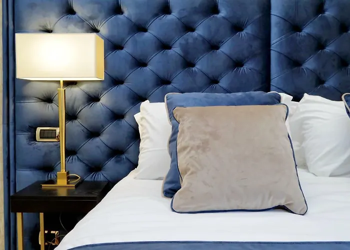 Spanish Diamond Luxury Suites & Jacuzzi